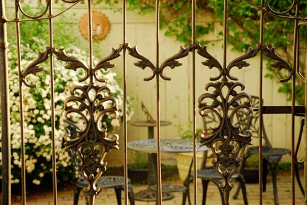 The Secret Garden Inn คิงสตัน ภายนอก รูปภาพ