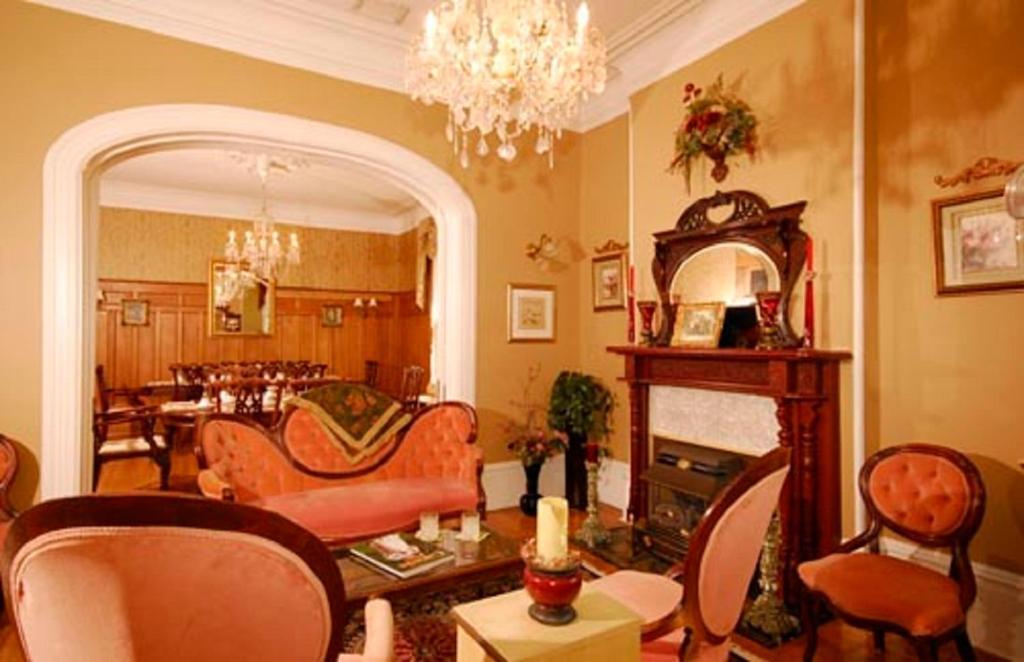 The Secret Garden Inn คิงสตัน ภายนอก รูปภาพ